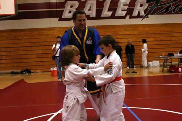 Master Schleeter starts the Jr. Grappling